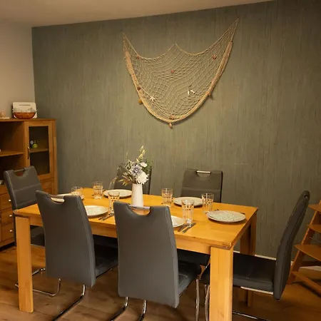 Haus Figaro Mit Hund Tatil Evi